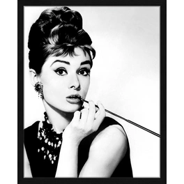 Digitaldruck »Audrey Hepburn raucht«, Rahmen: Buchenholz, Schwarz
