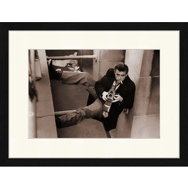 Digitaldruck »James Dean mit Fotokamera«, Rahmen: Buchenholz, Schwarz